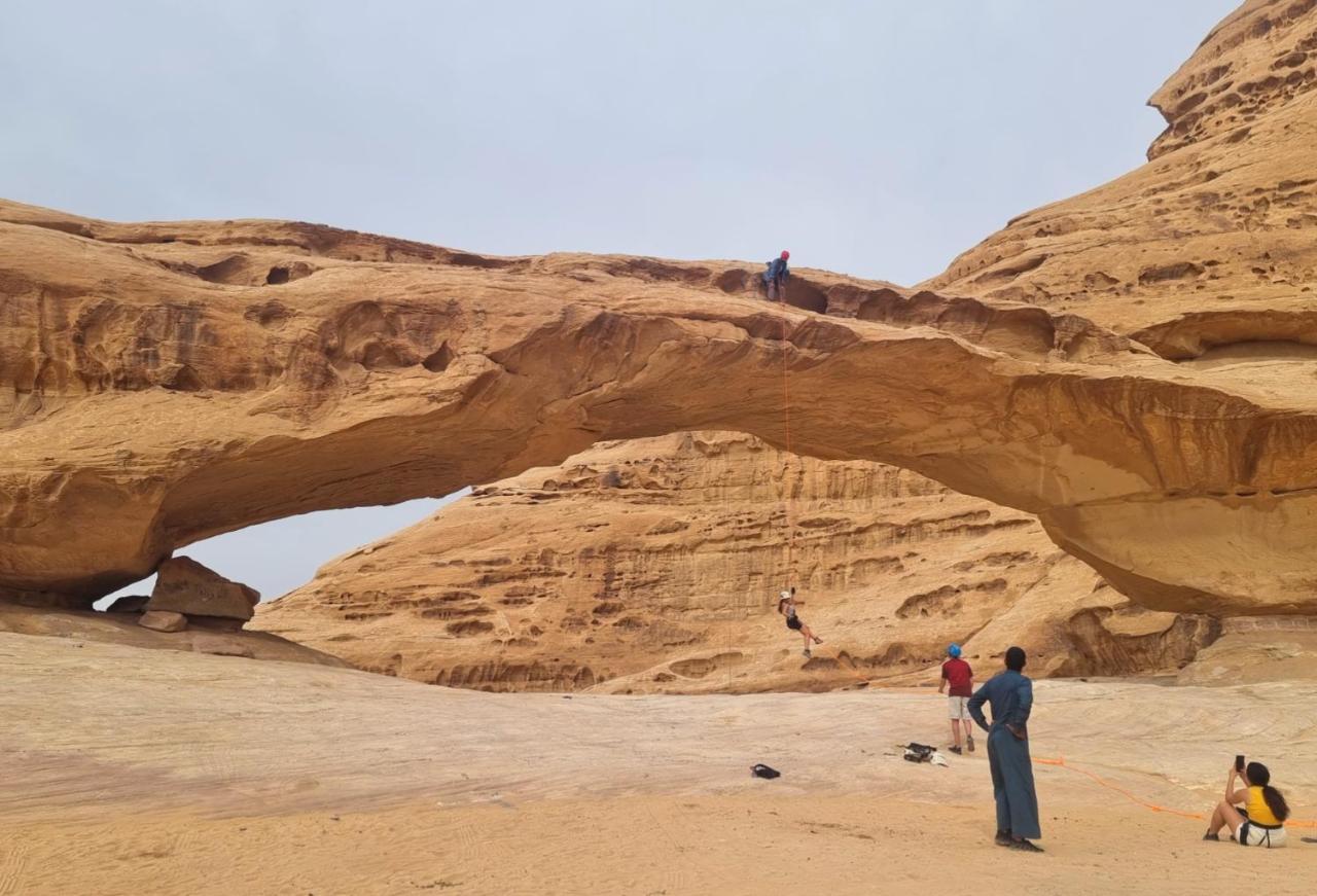 Wadi Rum Hugo Camp Extérieur photo